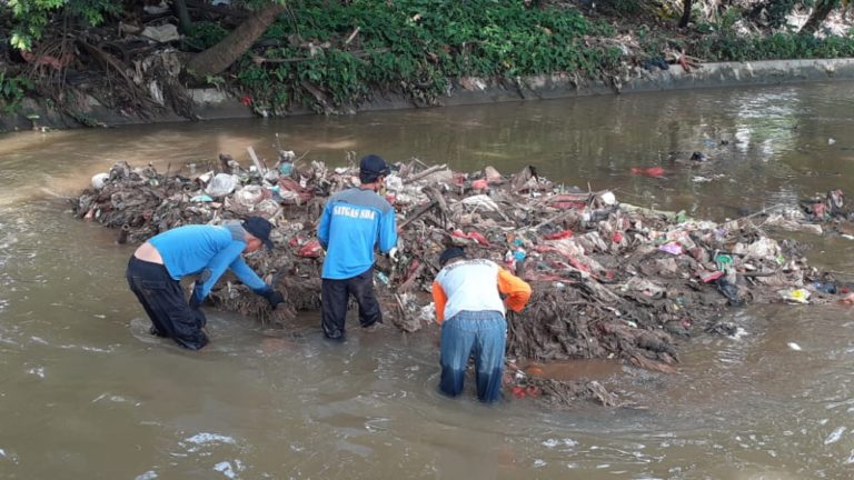 Libur Nataru, Satgas Banjir dan Longsor Dinas PUPR Depok Standby 24 Jam