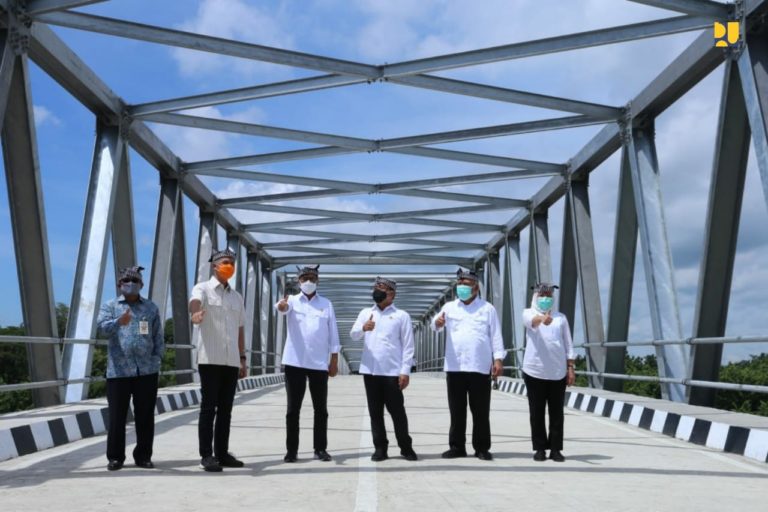 Tiga Menteri Resmikan Jembatan Terusan Bojonegoro-Blora