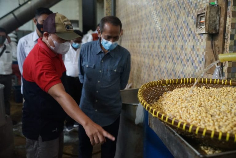 Harga Kedelai Dipatok 8.500, Pengusaha Tempe Tahu Bandung Lega