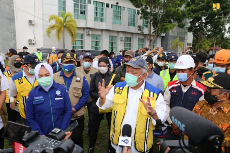 Menteri Basuki Tinjau Penanganan Bencana Gempa Bumi di Sulawesi Barat