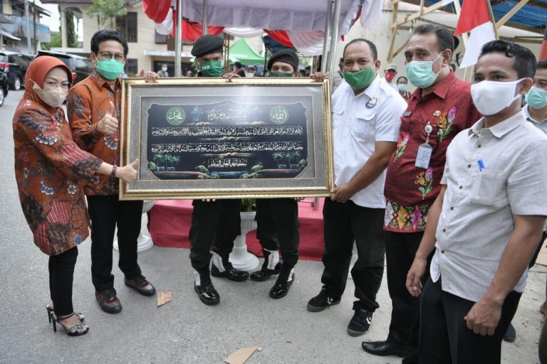 Gus Menteri Beri Bantuan Sejumlah BUMDes di Ambon, Masing-masing Dapat Rp75 Juta