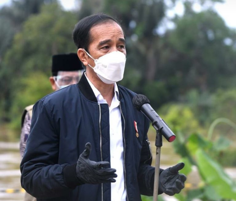 Jokowi Perintahkan Menteri PUPR Perbaiki Jembatan Runtuh di Kalsel