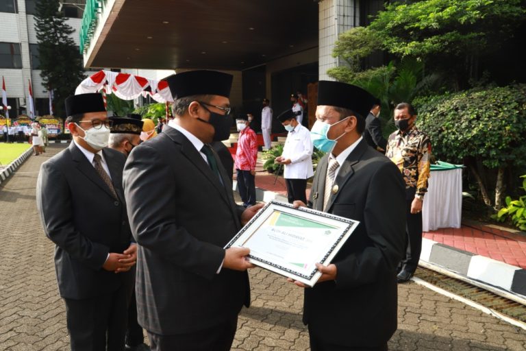 Tolak Gratifikasi, Kepala KUA Cimahi Tengah Dapat Penghargaan Menag