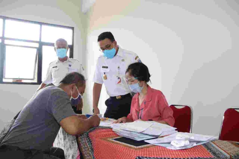 Dana Bansos Tunai Cair, Anies: Prioritaskan Kebutuhan Keluarga!