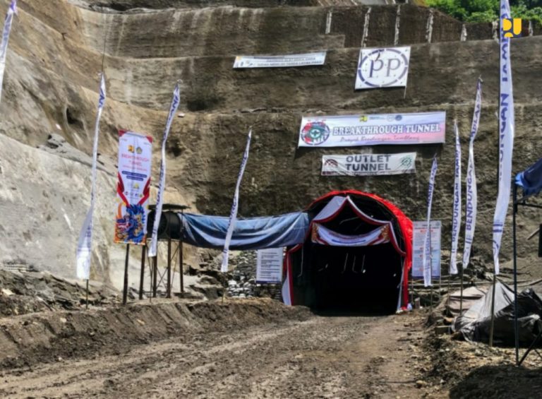 Kementerian PUPR Lakukan Breakthrough Tunnel Pengelak Bendungan Tamblang