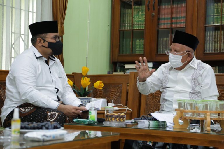 Sowan ke Kiai Syukron Ma’mun, Menag Diajak Terus Perhatikan Kiai Kampung