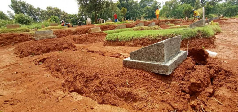 DLHK Depok Pastikan 7 Makam Jenazah Covid-19 Amblas Telah Diperbaiki