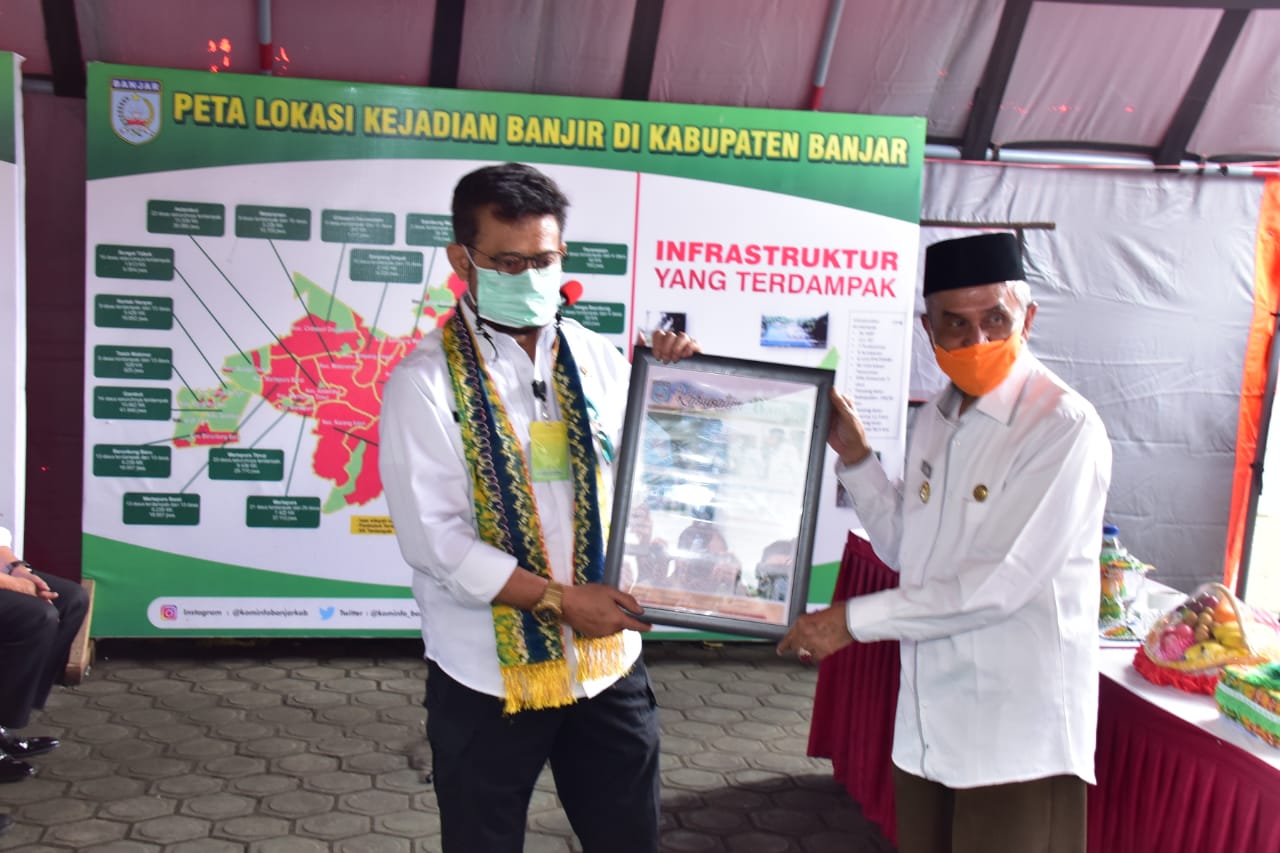 Mentan Syl Salurkan Bantuan Sembako Presiden Dan Sarana Pertanian Untuk Korban Banjir Kalsel 3273