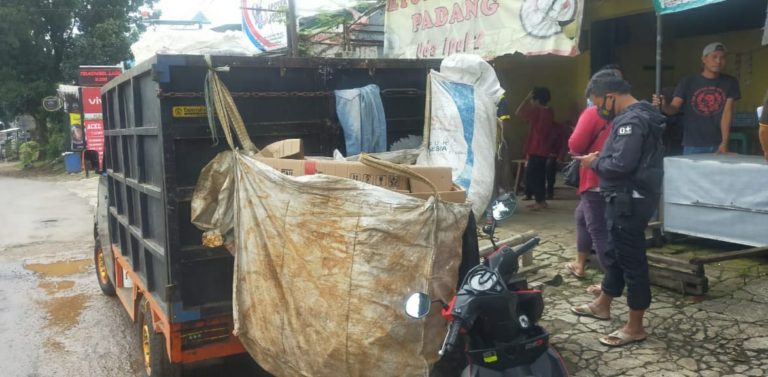 Dikira Boneka, Penemuan Mayat Bayi di Mobil Sampah Bikin Geger Warga Depok