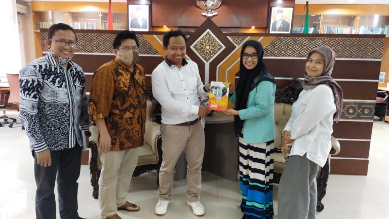 Buku Kalijaga Tracer Study 2020 Menuju Kampus Unggul