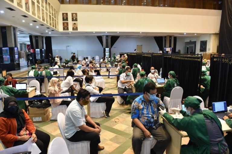 Kemendikbud Lakukan Vaksinasi Covid-19, Target 8.750 Orang