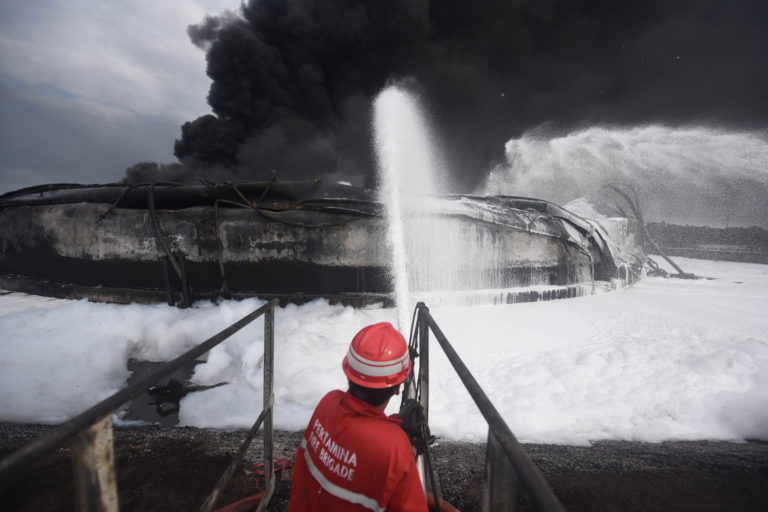 Fire Figting Intensif, Pertamina Berhasil Padamkan Seluruh Titik Api