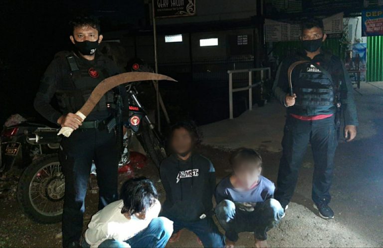 Tim Jaguar Polres Depok Tangkap Kawanan Begal Ponsel Bercelurit