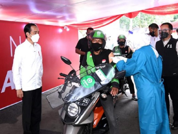 Jokowi Puji Model Layanan Vaksinasi Drive-thru di Bogor