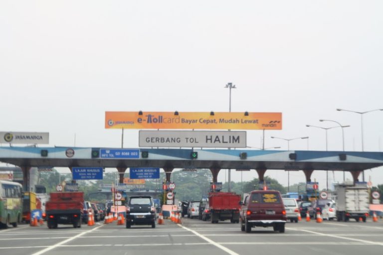 Viral Oknum Derek Liar di Sekitar Gerbang Tol Halim, Ini Kata Jasa Marga