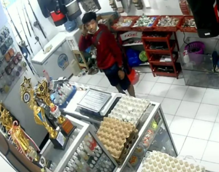 Nekat! Pria di Depok Curi HP Meski Aksinya Terekam CCTV