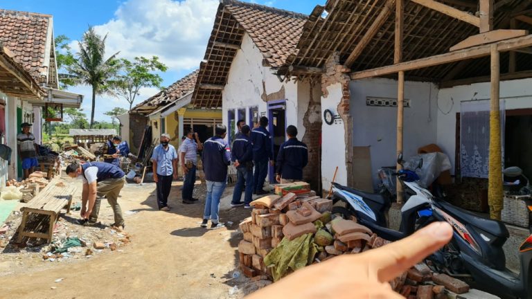 Pertamina Bersama BPH Migas Tinjau Dampak Bencana di Kabupaten Malang