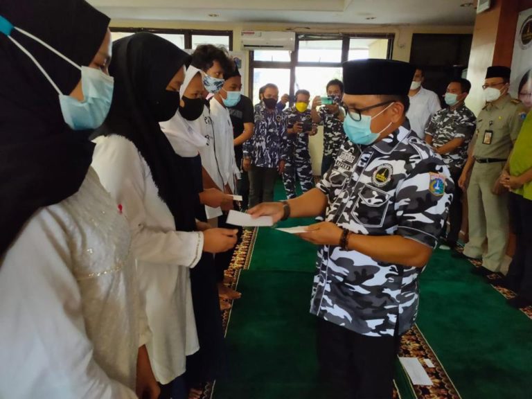Tampak Ceria, Anak Yatim di Menteng dapat Santunan dari Bapera DKI