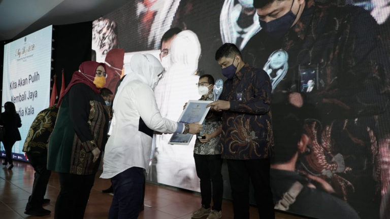 Mampu Bertahan di Tengah Pandemi, Telkom Dapat Penghargaan dari Kemnaker