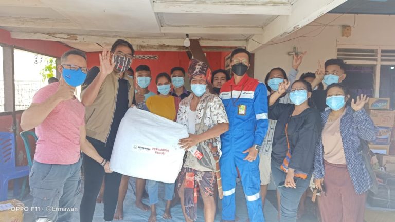 Pertamina Foundation Bantu Pemulihan Korban Bencana Banjir NTT dan Kebakaran Keagungan Jakbar
