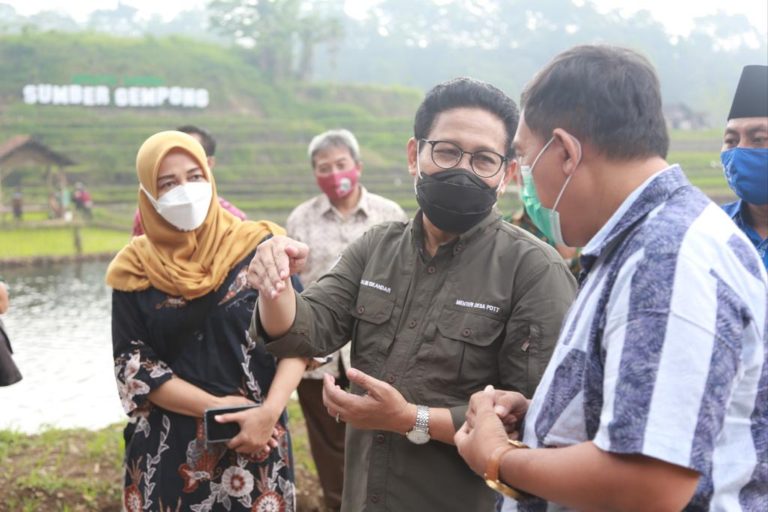 Mendes sedang melakukan kunjungan kerja ke Desa Ketapanrame, Kecamatan Trawas, Mojokerto, pada Sabtu (8/5).