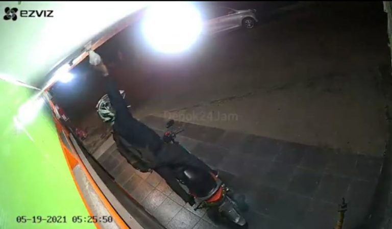 Viral Aksi Pencurian Bohlam di Warung Makan Depok, Netizen: Kayaknya Itu Lampu Ajaib