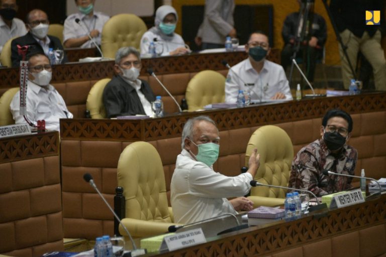 Menteri Basuki Sampaikan Pandangan Presiden tentang RUU Perubahan Atas UU Jalan