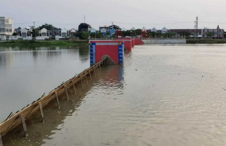 Rampung, Pembangunan Bendung Gerak Kanal Banjir Barat Siap Beroperasi