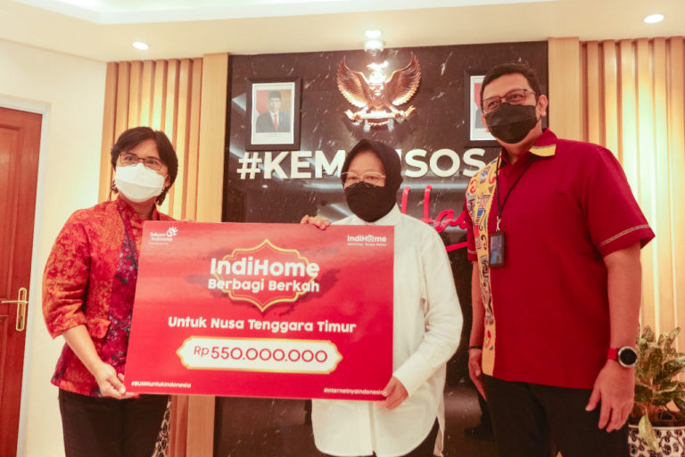 Melalui Kemensos, IndiHome Serahkan Donasi Pelanggan untuk Masyarakat NTT