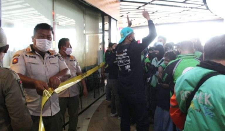 Imbas Pembeli BTS Meal Membludak, Aparat Tutup Gerai McDonald’s di Ciplaz Depok