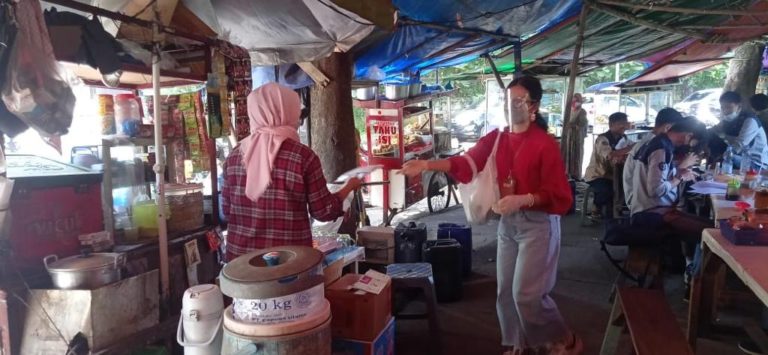 Jamkrindo Bagikan 5.100 Paket Kesehatan untuk Masyarakat