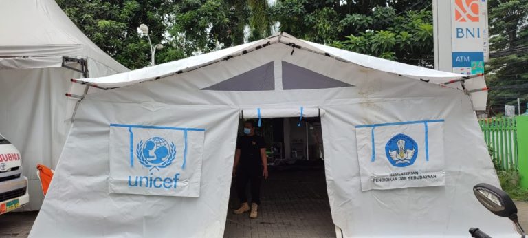 Kemendikbudristek Salurkan 50 Tenda untuk Bantu Rumah Sakit di Jakarta