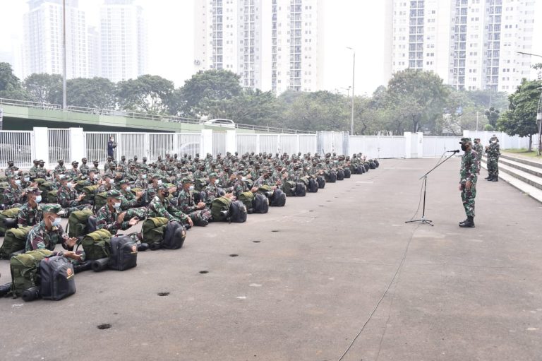176 Tenaga Kesehatan TNI Tiba di Wisma Atlet Kemayoran