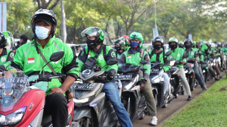 Pendukung Sandiaga Uno Bantu Subsidi BBM untuk Ratusan Ojol