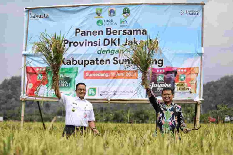 Dapat Pasokan Beras, Anies Sebut Jakarta Utang Budi ke Sumedang