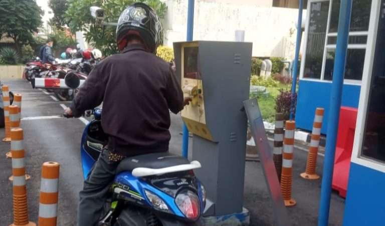 Berpotensi Tularkan Covid-19, Layanan Perparkiran Balai Kota Depok Jadi Sorotan
