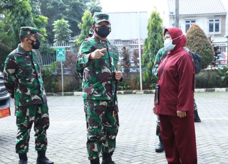 Prajurit TNI Diminta Gencarkan Serbuan Vaksinasi bagi Masyarakat
