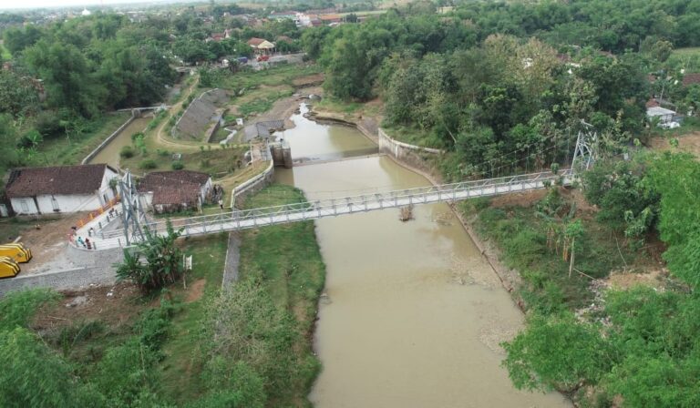 Kementerian PUPR Rampungkan Jembatan Gantung Mbah Buto di Jawa Timur