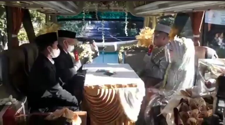 Viral Resepsi Pernikahan di Dalam Bus, Netizen: Solusi Biar tidak Dibubarkan