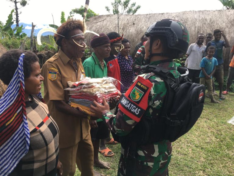 TNI-Masyarakat Memperkokoh Persatuan dan Kesatuan di Papua ﻿