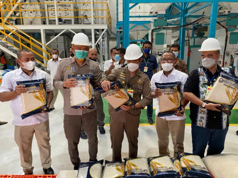 Mentan SYL Ajak Masyarakat Konsumsi Beras Premium Berkualitas Produksi Bulog