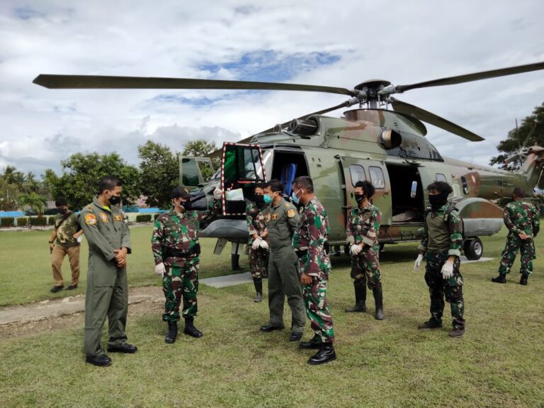 Aksi Heroik Prajurit TNI Evakuasi Dua Jenazah Teroris