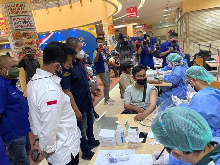 Mentan SYL Tinjau Vaksinasi Covid-19 di  Pulogadung Trade Center