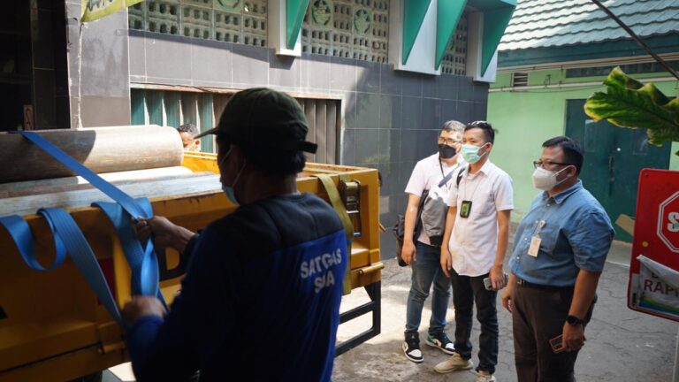 Kejari Depok Salurkan 500 Tabung Oksigen untuk Pasien Covid-19