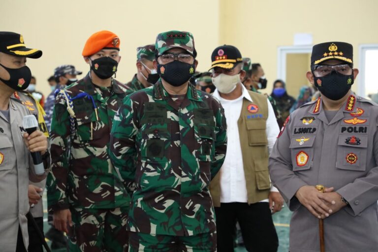 TNI-Polri Bantu Percepat Vaksinasi di Banten