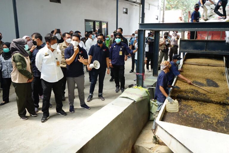 Pastikan Stok Beras Aman, SYL Kunjungi Penggilingan Padi di Bekasi
