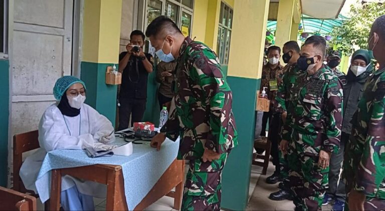Dandim Depok Pastikan Vaksinasi di Perumahan Inkopad Berjalan Lancar