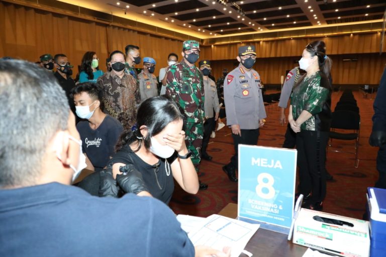 TNI Kerahkan Nakes Bantu Percepatan Vaksinasi di DKI Jakarta
