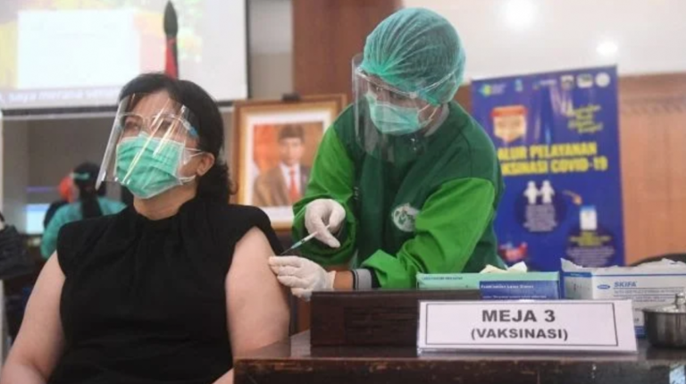 Orangtua Harus Vaksin Biar Bisa Lindungi Anak dari Covid-19
