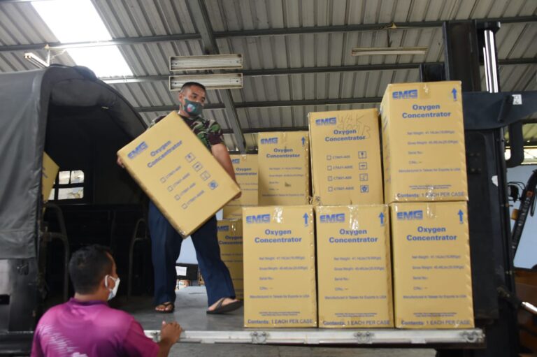 TNI Kirim Bantuan Alat Kesehatan ke Papua